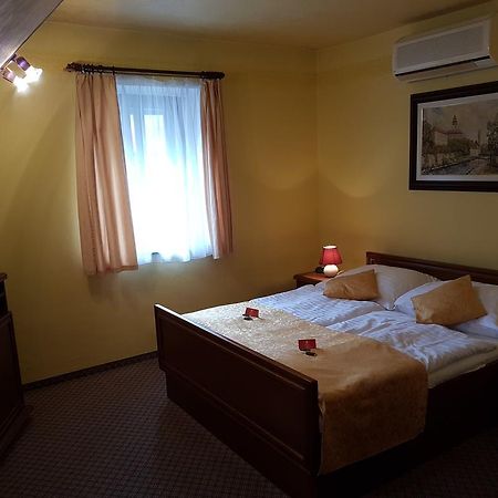 Hotel Barbora Cesky Krumlov Bagian luar foto